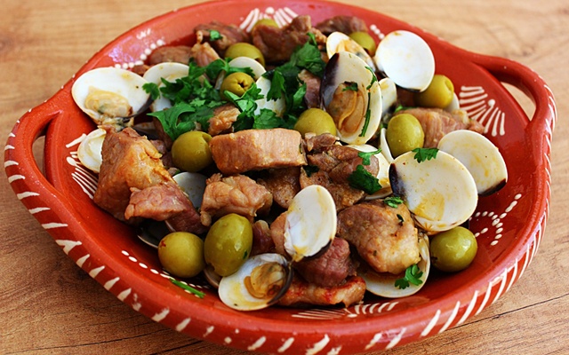 carne de porco a alentejana